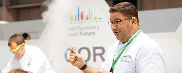 La química, protagonista de la cocina de vanguardia en Expoquimia con Dani García