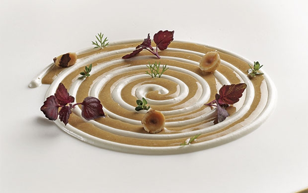 Praliné de atún con crema ácida, de Sergio y Javier Torres Praliné de atún con crema ácida, de Sergio y Javier Torres