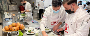 Imagen de  Jesús Iván Anaya gana el concurso de cocina con granada con un salmonete en semisalazón y dashi