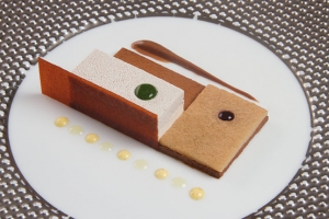 Imagen de Relajante composición de cardamomo, grosella negra, caramelo y tomate, de Jannis Brevet