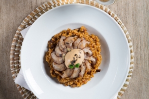 Imagen de Arroz cremoso de presa ibérica y shiitake con mayonesa de foie