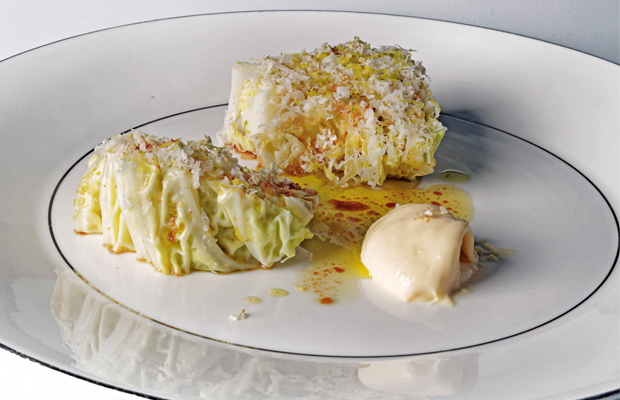 Col en vinagreta, parmesano y sésamo de Rafa Peña Col en vinagreta, parmesano y sésamo de Rafa Peña