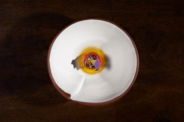 Ravioli de buey, consomé gelé acidulado, caviar oscietra de Marc Segarra Ravioli de buey, consomé gelé acidulado, caviar oscietra de Marc Segarra