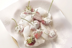Imagen de Fresas con nata, del restaurante La Barra