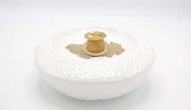Niñoyaki de queso trufado, setas, maíz ahumado y crujiente de avellanas, de Carla Peyrón Niñoyaki de queso trufado, setas, maíz ahumado y crujiente de avellanas, de Carla Peyrón